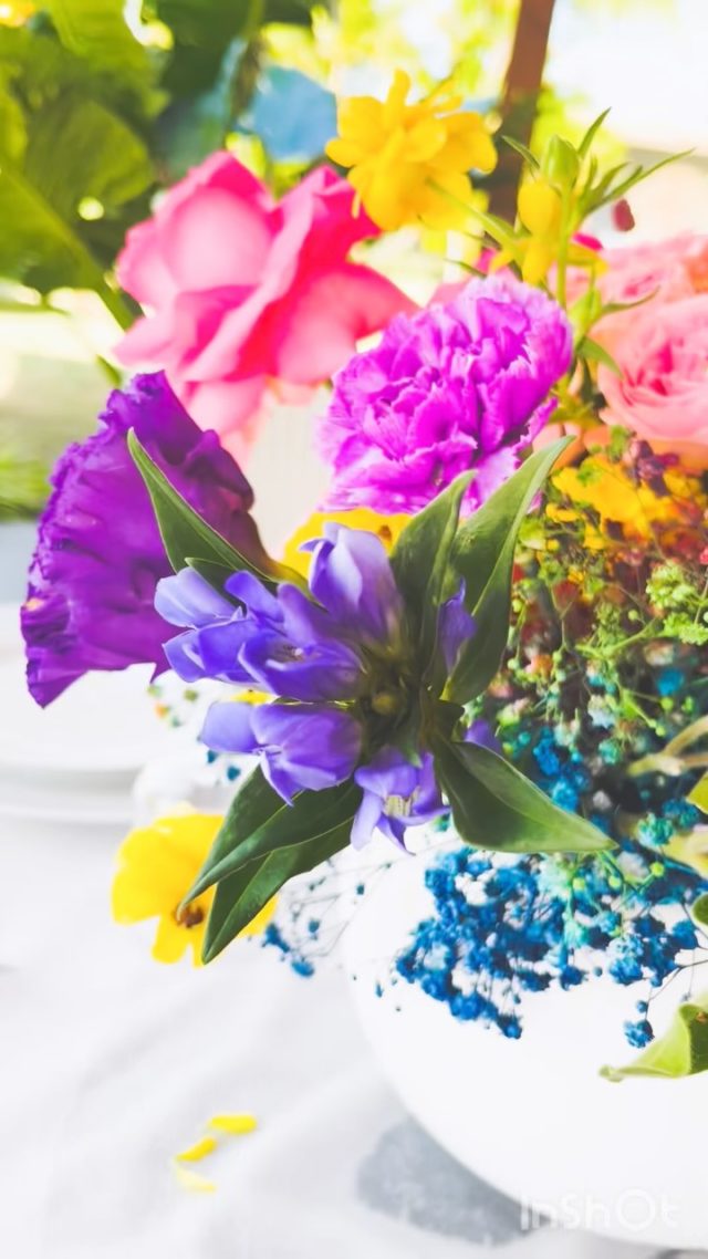 Ce week-end nous avions plusieurs événements…

Dont une communion, un peu particulière car le thème était « arc en ciel ». 

Et comme on adore les défis, nous avons beaucoup aimé relever celui-ci !

#fleuriste #artisanfleuriste #wedding #weddinginspiration #luxe #weddingluxe #mariage #designerfloral #designerflowers #fleurs #fleuristemariage #event #evenementiel #iledelareunion #iledelaréunion #brideandgroom #flower #photography #wedding2026 #saintgilleslesbains #lapetitefleuriste974